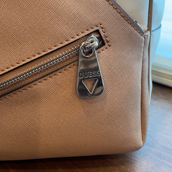 White and tan Guess backpack - Picture 3 of 6